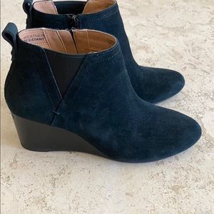 Vionic Wedge bootie, black suede, size 9